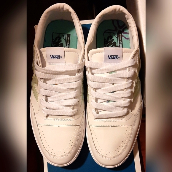 Vans X SpongeBob ComfyCush Lowland - Picture 10 of 16